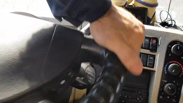 Renault Premium DXI, проблема с ГУР, замена масла, фильтра, прокачка. смотреть онлайн