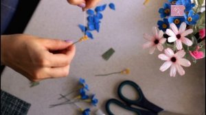 Мастер класс. Незабудки из гофрированной бумаги