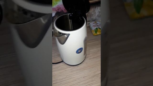 Видео обзор: электро чайник Midea MK-8021. Очистка от накипи.