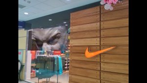 Проекционная витрина Nike в ТРК Семья г. Перми