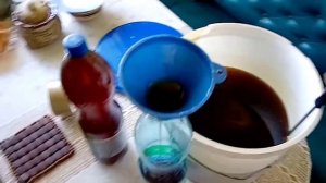 Готовлю посылку для отправки мёда почтой.