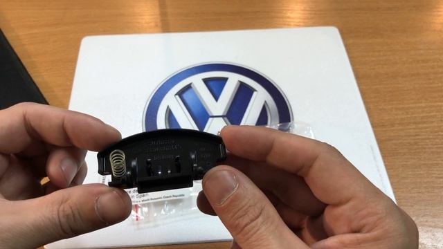 3B086844582V Кнопка подлокотника верхняя Skoda Rapid, Skoda Octavia A4, VW Golf 4, VW Bora смотреть онлайн