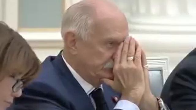 Медведев сорвал заседание. смотреть онлайн