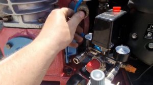 Компрессор СО-7Б с бензиновым двигателем (compressor with gasoline engine)