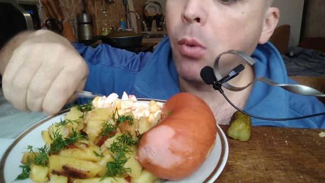 МУКБАНГ САРДЕЛЬКИ И ЖАРЕНАЯ КАРТОШКА / ОБЖОР