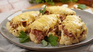 Нескучно и вкусно! 
СТЕЙКИ ИЗ ЦВЕТНОЙ КАПУСТЫ С ФАРШЕМ