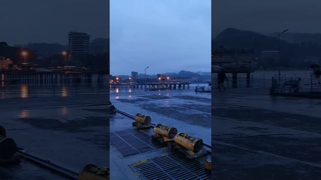 Вечерняя набережная Махаджиров