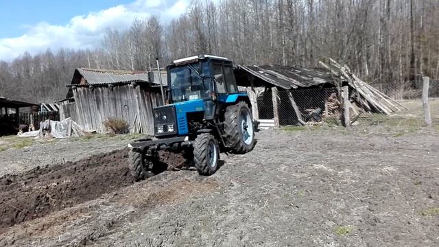 Мтз 82.1 вспашка огорода У деда под Картофель .Настройка плуга Плн 3-35