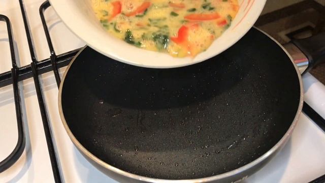 Быстрый ПП завтрак.Омлет с перцем и шпинатом смотреть онлайн