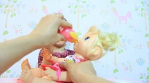 ЖИВАЯ КУКЛА!!! BABY ALIVE кушает, пьет из бутылочки и КАКАЕТ в подгузник!!!