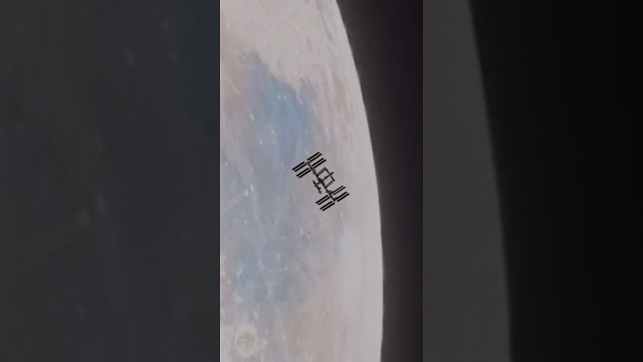 МКС на фоне Луны #космос смотреть онлайн