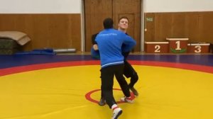 Проход в корпус, показывает Рустам Ассакалов. Греко-римская борьба.