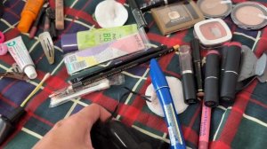 СОБИРАЮ ЧЕМОДАН. ЧТО У ЖЕНЩИНЫ В КОСМЕТИЧКЕ - ОДИН БАРДАК! / АРИНА БЕЛАЯ