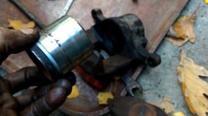 Тормоза... подклинивает поршень, нет наката, полное ТО тормозного пошня