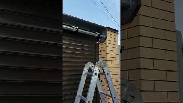 Установка Рулонных ворот Алютех Цвет 8019 Prestige