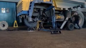 Выбивание шкворня из Белаза