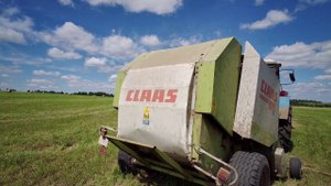 Скорость и маневрирование пресс-подборщика при работе