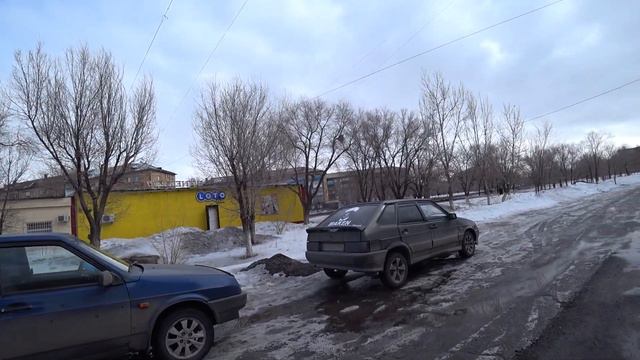 В Майкудуке наступила ВЕСНА! 17 мкр - на автобусную остановку среди луж