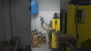 Котёл работающий на дровах и пеллете.