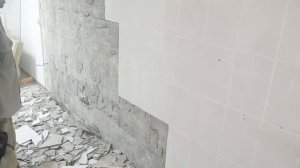 Как снять плитку? Демонтаж плитки и керамогранита