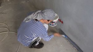 КАК ГРУНТОВАТЬ СТЕНУ. МЕХАНИЗИРОВАННЫЙ СПОСОБ С ПОМОЩЬЮ ВАЛИКА.