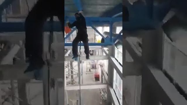 И маляры, и высотники, и даже немного конструкторы смотреть онлайн