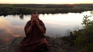 Окарина на фоне реки.