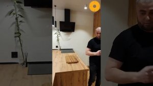 Обзор кухни с островом и обеденной зоной в едином стиле. Отзыв клиента. Мастерская мебели Геометрия