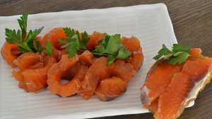 Как вкусно засолить красную рыбу дома - Семга слабосоленая (горбуша, форель, кета, лосось).mp4