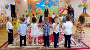 Танец с листьями для младшей группы. Муз.рук.Е.Рабская