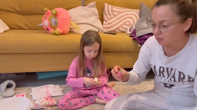 Покупки в ZARA / Уже читает на английском / Сюрприз для Вики/Распаковка Rainbocorns смотреть онлайн