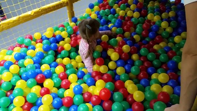 Шарики Лабиринт мячики смотреть онлайн