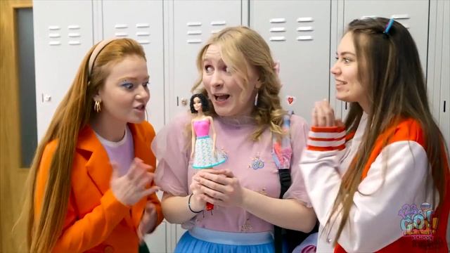 ПОТРЯСАЮЩИЕ ЛАЙФХАКИ 3D-РУЧКОЙ для КУКЛЫ || Милые крафты VS идеи из картона от 123GO! CHALLENGE смотреть онлайн