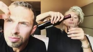 Когда с парнем собираешься на свадьбу к друзьям???