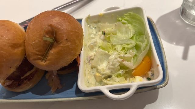 Steakhouse 71 at Disney’s Contemporary Resort | 2022 Lunch Review & Tour |Walt Disney World смотреть онлайн