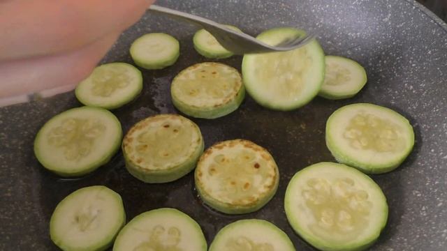 ОМЛЕТ НА СКОВОРОДЕ С ОВОЩАМИ | Омлетная пицца | Простой рецепт ? смотреть онлайн