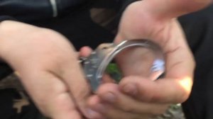 ЛАЙФХАК. КАК ИЗБАВИТЬСЯ ОТ НАРУЧНИКОВ БЕЗ КЛЮЧА