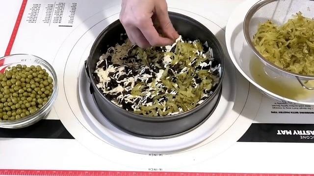 Праздничный_салат_С_КУРИЦЕЙ_И_ЧЕРНОСЛИВОМ.