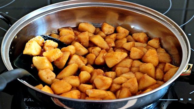 Блинчики с яблоками на кефире