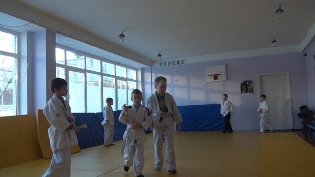 Разминка в движении. Тренировка младшей группы. 16.12.16 смотреть онлайн