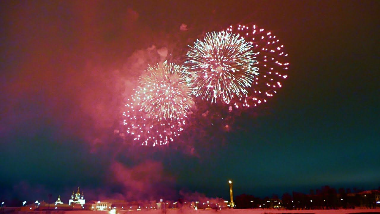 Салют на 81 годовщину освобождения Калинина смотреть онлайн