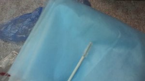 Чем ГИНЕКОЛОГ  осматривает женщин? ??