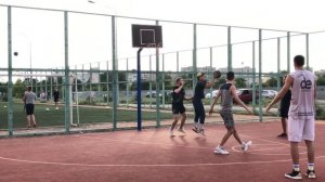 Баскетболист ПРИТВОРИЛСЯ Ботаном на Баскетболе | Basketball Prank