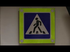 Автономный импульсный индикатор для дорожных знаков. Знак со стробоскопами