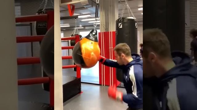 Тренировка по боксу . Работа на скорость . смотреть онлайн