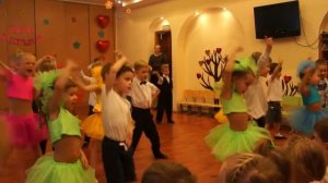 старшая группа №1 танец Далеко от мамы