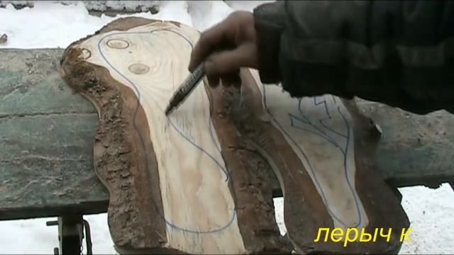 Деревянный декор стены.