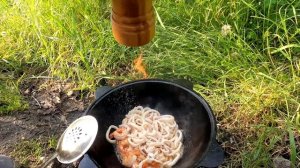 Креветки с кальмаром по Тайски в казане.