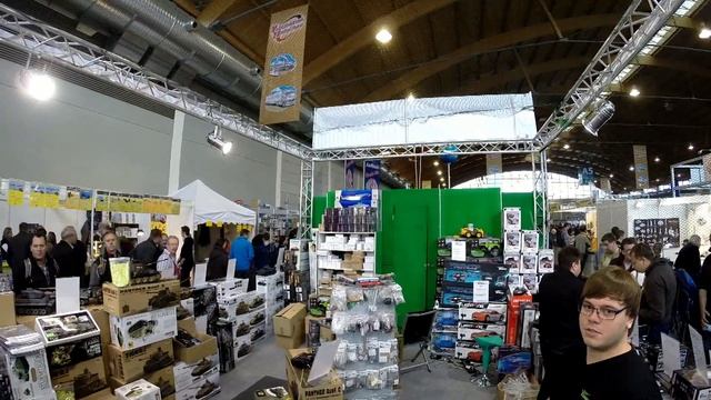 Kunstflug mit Micro Drohne Quadrocopter смотреть онлайн