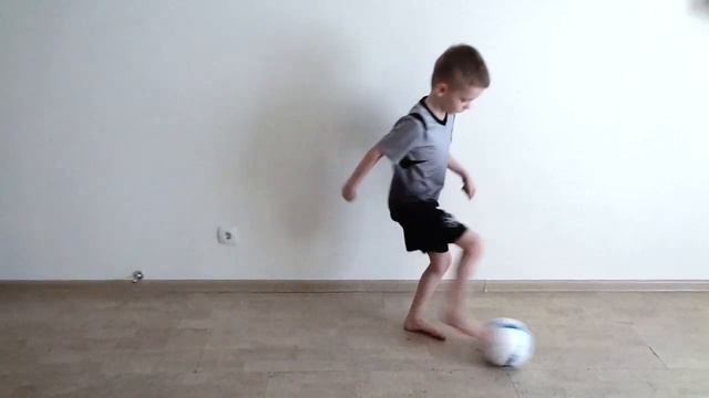 Футбол тренировки дома 6. Football training at home 6.